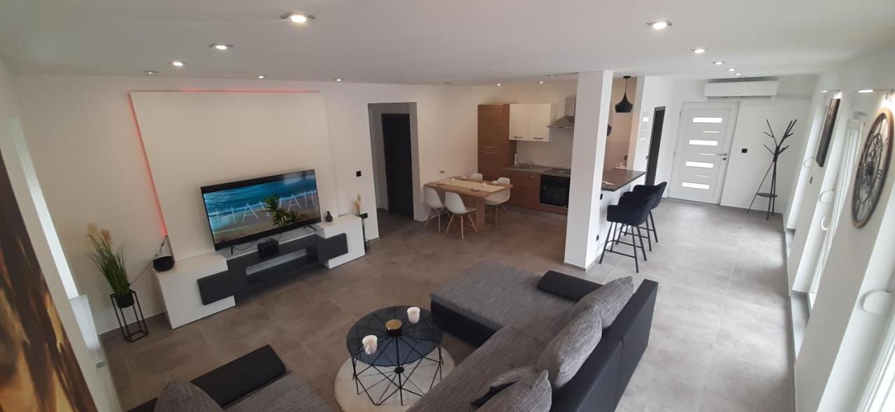 Apartmani Petar I Luka Bakar Exterior photo