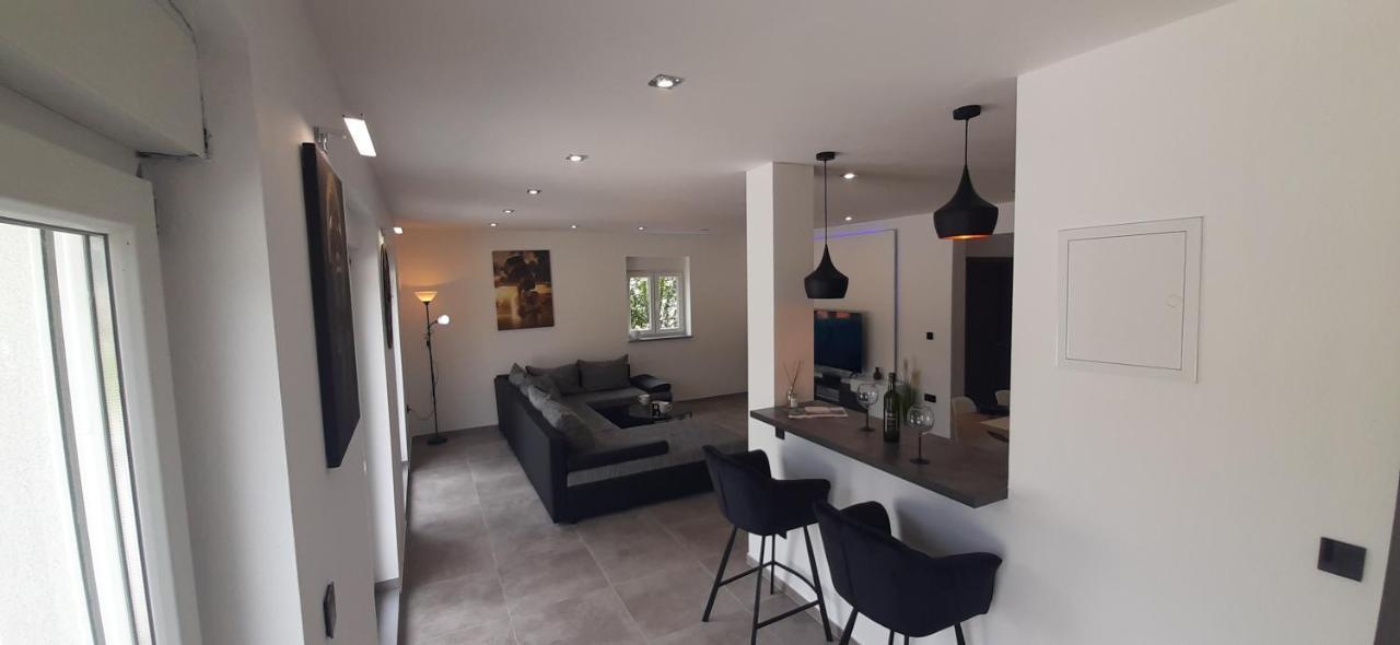 Apartmani Petar I Luka Bakar Exterior photo